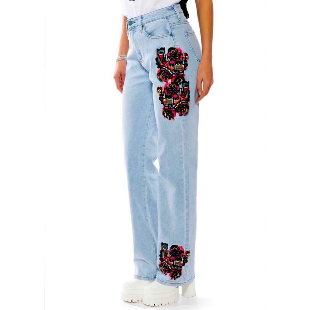 Akira Womens Light Wash Abstract Face Embroidered Straight Leg Jeans 9 Artistic
